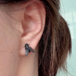 迷你个性仿真黑色苍蝇独特耳饰小众设计创意新款简约耳饰耳环女